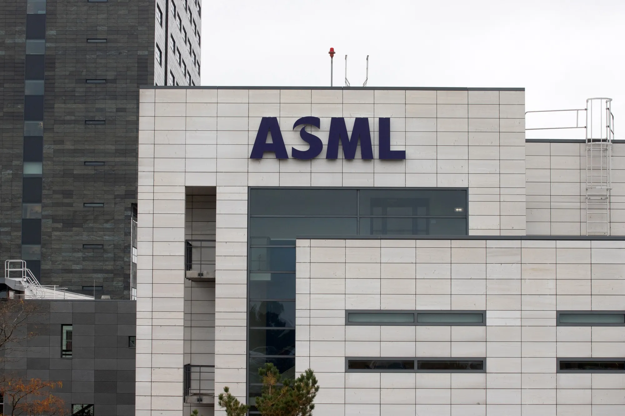 Everything You Need To Know About ASML: The Ultimate Chokepoint of the Global Economy